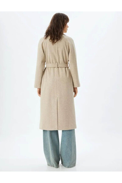 Long, double-breasted, pocket and belt detailed cashmere coat. - 31