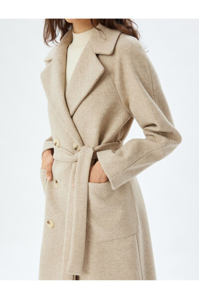 Long, double-breasted, pocket and belt detailed cashmere coat. - 27