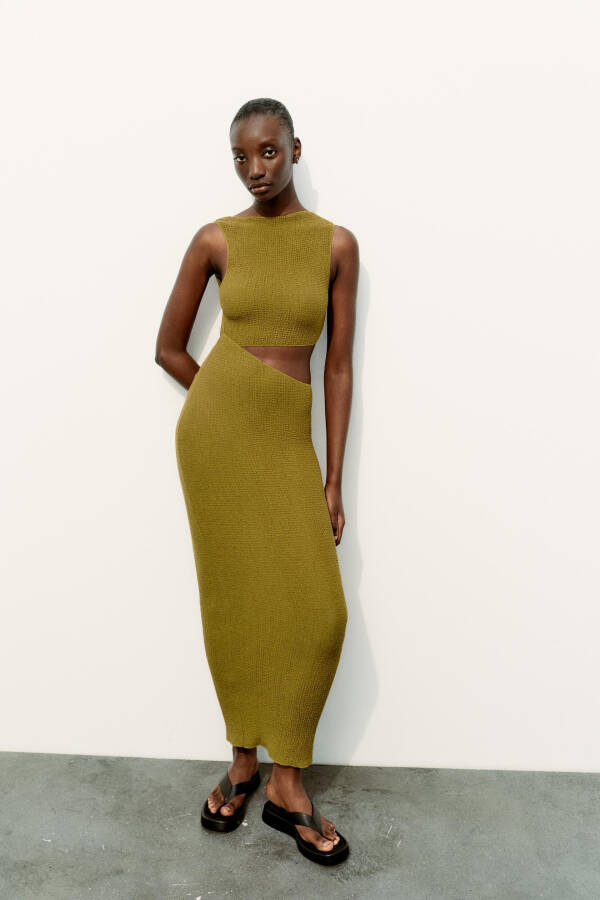 LONG DRESS WITH DECOLLETE DETAIL - Olive Green - 10