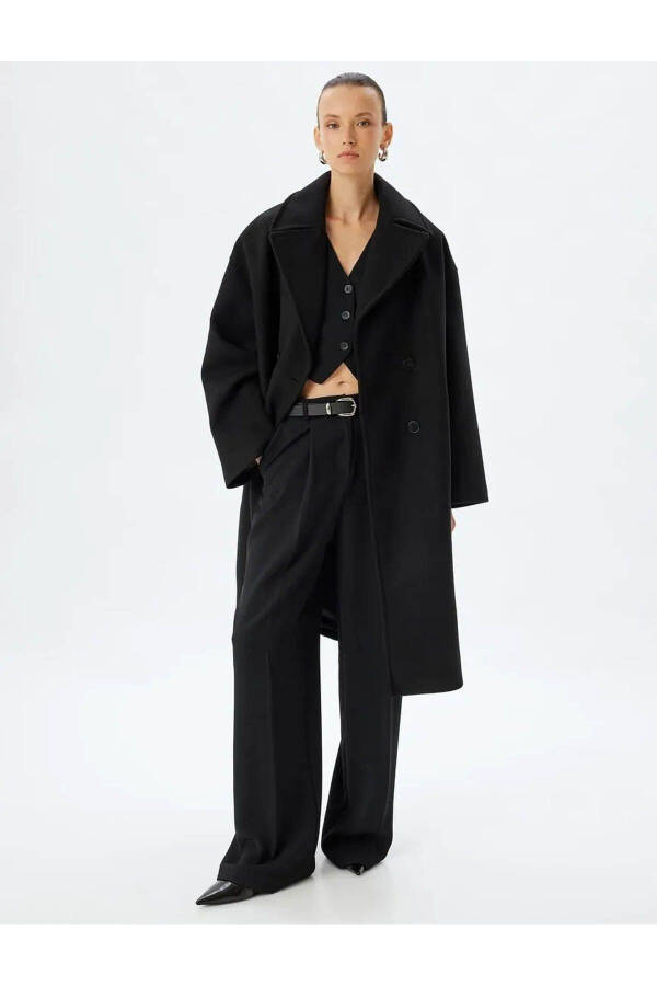 Long, oversized cashmere coat, double-breasted, shawl collar, buttoned pockets. - 1