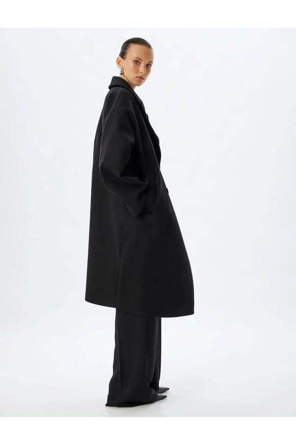 Long, oversized cashmere coat, double-breasted, shawl collar, buttoned pockets. - 7