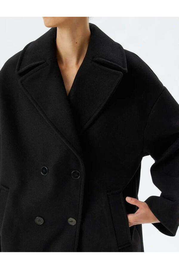 Long, oversized cashmere coat, double-breasted, shawl collar, buttoned pockets. - 31