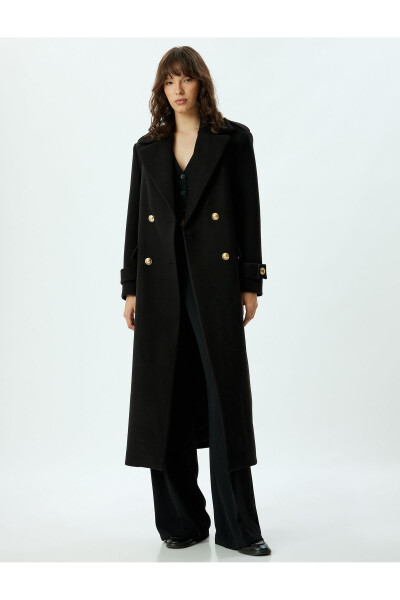 Long, oversized cashmere coat with a lapel collar and buttons. - 15