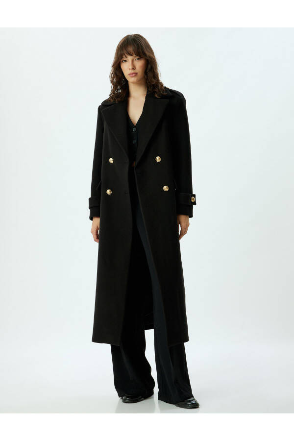 Long, oversized cashmere coat with a lapel collar and buttons. - 3