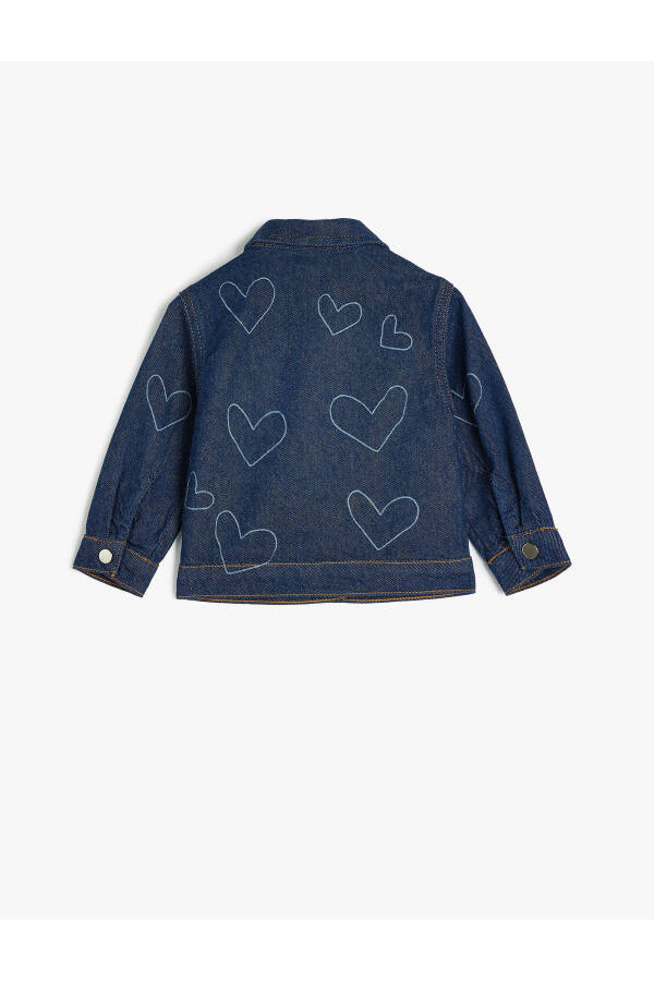 Long-sleeved denim jacket with heart print, pockets and cotton fabric. - 2