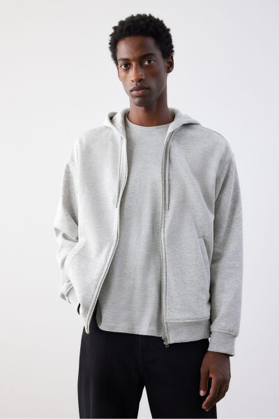 Loose fit hoodie with zipper. - 1