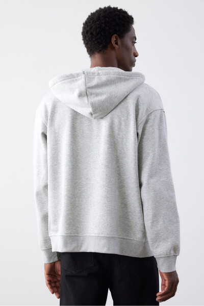 Loose fit hoodie with zipper. - 4