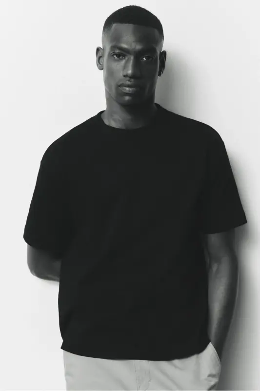 Loose Fit T-shirt - Black - 1