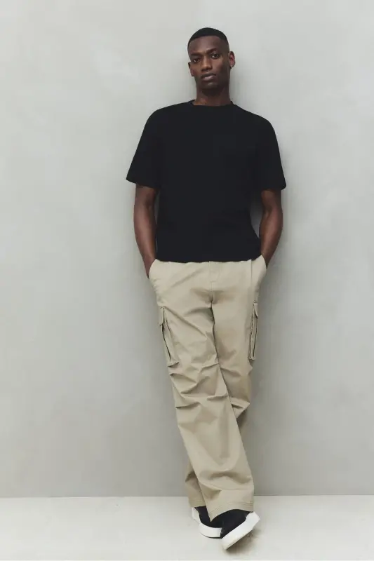 Loose Fit T-shirt - Black - 2