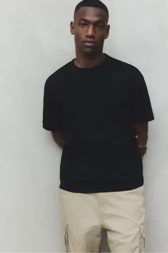 Loose Fit T-shirt - Black - 3