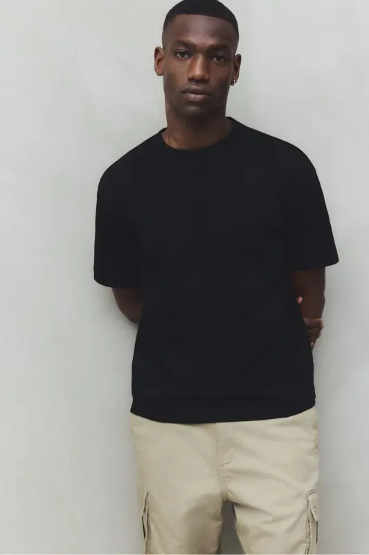 Loose Fit T-shirt - Black - 3