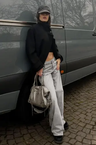 Low-rise wide-leg jeans - BERSHKA (1)