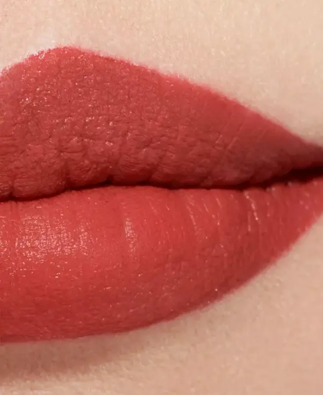 Luminous Matte Lip Colour-51 LÉGENDAIRE - 4