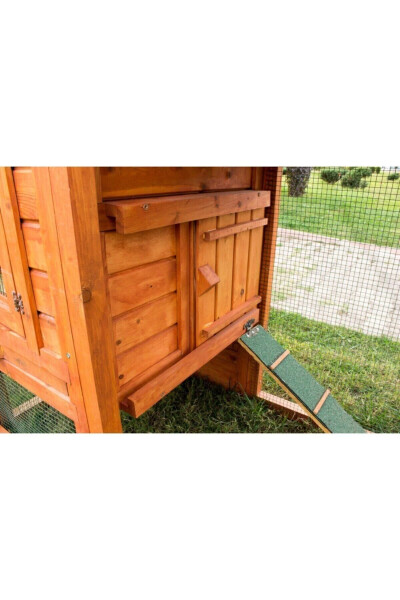 Luxury Wooden Chicken Coop - 13