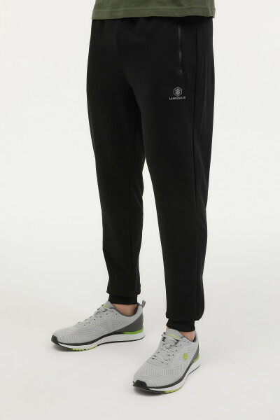 M-CT107 BASIC JOGGER 4FX Qora Erkaklar uchun Sport Shimlari - 1