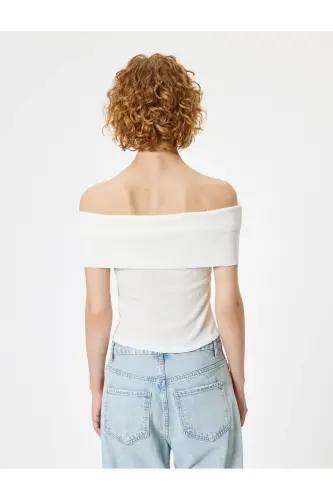Madonna Yaka Omzu Açık Crop Bluz Kısa Kollu Bürümcük Dokulu Slim Fit - Ekru - 4