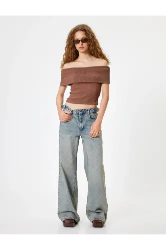 Madonna Yaka Omzu Açık Crop Bluz Kısa Kollu Bürümcük Dokulu Slim Fit-Kahve - KOTON (1)