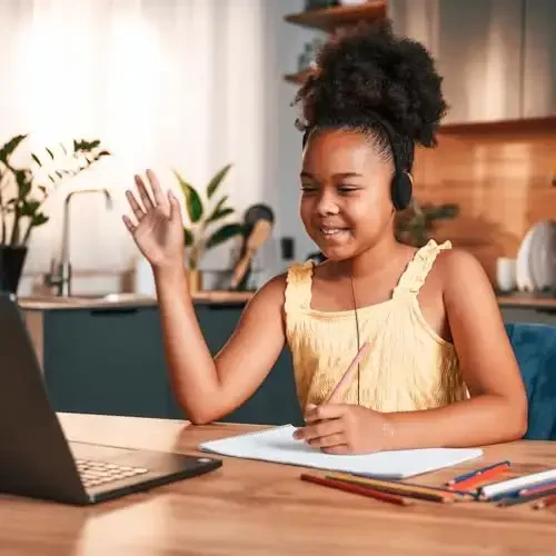 Maeline Bulk 10 Pack Bolalar uchun maktab uchun mikrofonli naushniklar, moslashuvchan sozlanishi boshcha, qulay sun'iy charm yostiqlar, quloq ustidagi stereo гарнитура 3,5 mm simli - Multicolors - 7