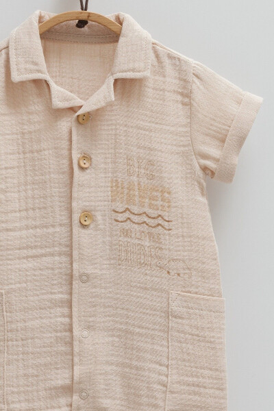 MALE BABY JUMPSUIT %100 COTTON DOUBLE POCKET DETAILED 2025 SUMMER SEASON - CARAMELL (1)