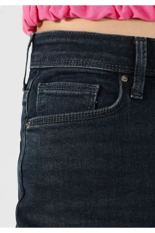 Mom Fit Yüksek Bel Daralan Paça Kadın Koyu İndigo Jean Pantolon - 6