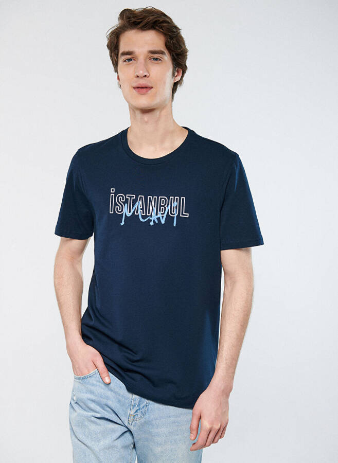 Mavi düz yaka baskılı lacivert erkek T-shirt - 1