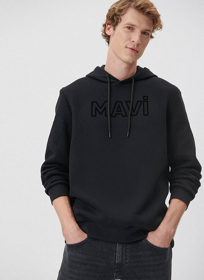 Mavi kapüşonlu siyah erkek sweatshirt - 8