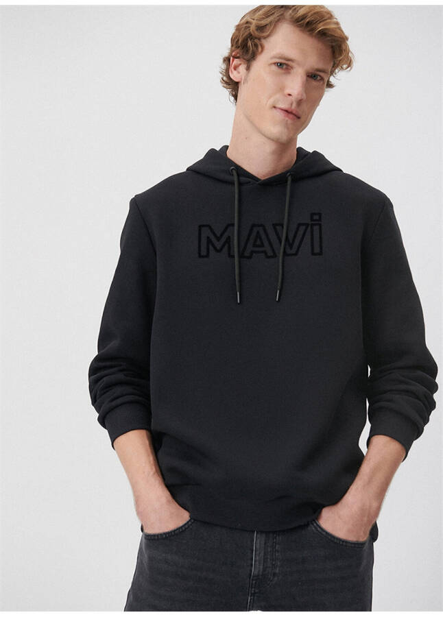 Mavi kapüşonlu siyah erkek sweatshirt - 14