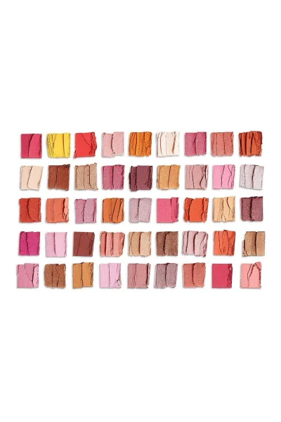 Maxi Reloaded Palette Big Big Love Eyeshadow Palette - REVOLUTION (1)