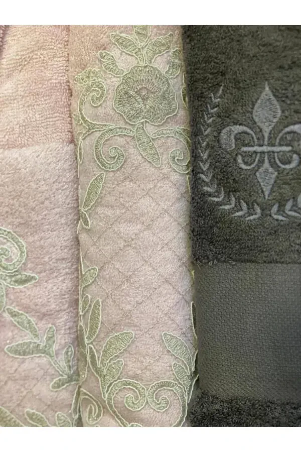 МАХРОВЫЙ ХАЛАТ С БАМБУКОВЫМ КРУЖЕВОМ И ВЫШИВКОЙ 