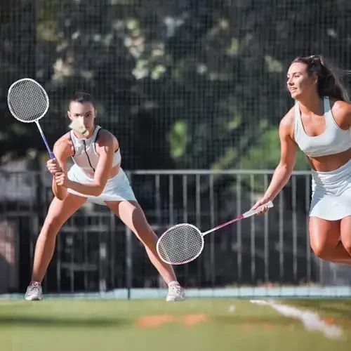 MBFISH Badminton Raket to'plami, 2 ta uglerod tolali raketka 5U, 3 ta volan, 2 ta raketka tutqich tasmasi va 2 ta badminton sumkasi - Ochiq o'yinlar va sport zalida mashg'ulotlar uchun ideal 5U - 6