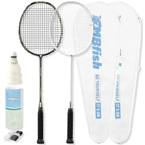 MBFISH Badminton to'plami 2 ta uglerod tolali raketka 5U, 3 ta voleybol to'pi, 2 ta raketka tutqich tasmasi va 2 ta badminton sumkasi - ochiq o'yinlar va sport zalida 5U uchun ideal - 1