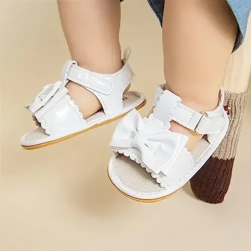 Meckior Baby Toddler Infant Girls PU Charm charm charm Yozgi Sandallar Gul malikasi tekis poyabzal - 3