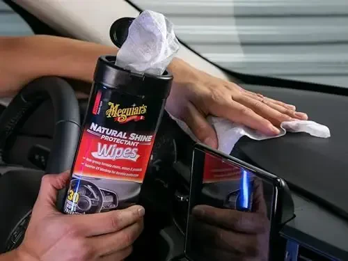 Meguiar's Natural Shine Protectant Wipes - 30 To'liq O'lchamli Avtomobil Parvarishlash Salfetkalari Vinil, Rezina va Plastmassa Yuzalarni Tozalaydi va Himoya Qiladi - UV Himoyasi bilan Chiziqsiz Salfetkalar va Saten, Yog'siz Yorqinlikni Qoldiradi - 6
