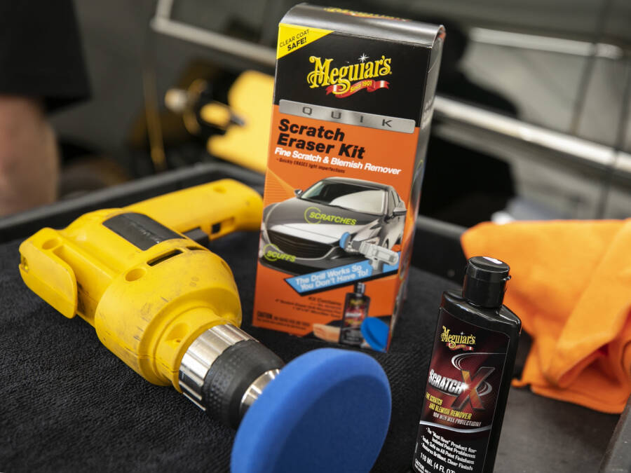 Meguiar's Quik Scratch Eraser Kit, ScratchX, burgʻulash moslamali yostiqcha va mikrofiber sochiq bilan avtomobilga parvarishlash toʻplami, koʻp rangli - 5