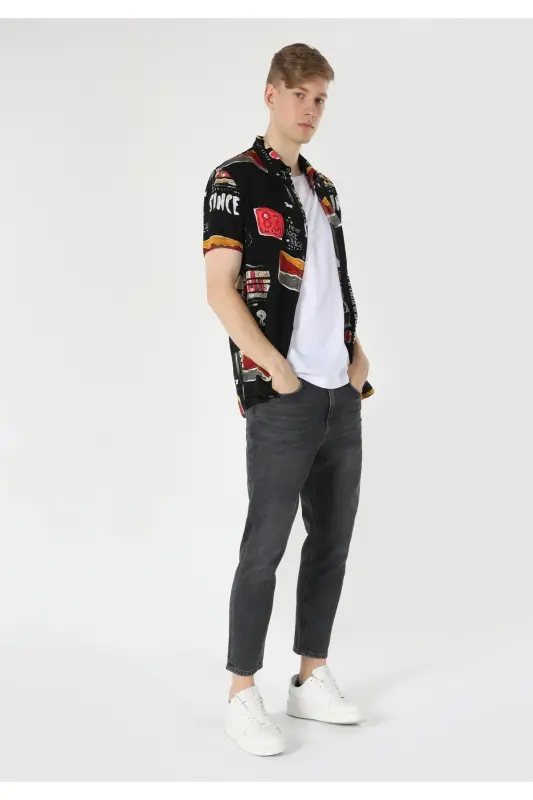 Men's black, short-sleeved, printed, regular fit shirt. - 3