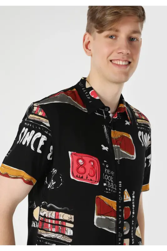 Men's black, short-sleeved, printed, regular fit shirt. - 5