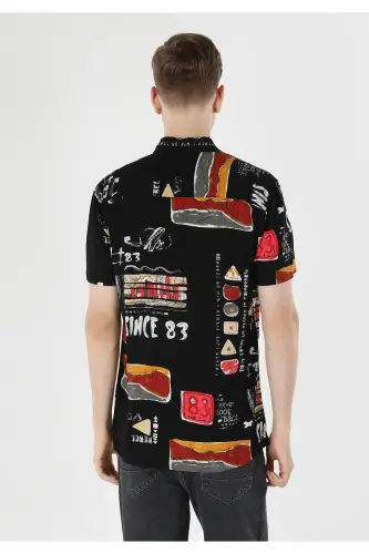 Men's black, short-sleeved, printed, regular fit shirt. - COLIN'S (1)