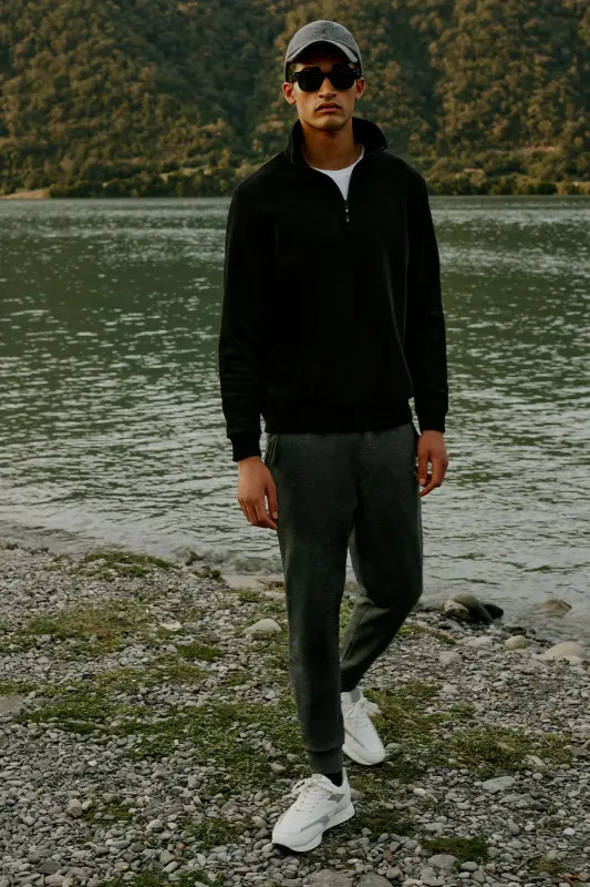 Men's Black Standard Fit Regular Cut Fleece Lined Zippered Stand-up Collar Cotton Sweatshirt - Black - 4