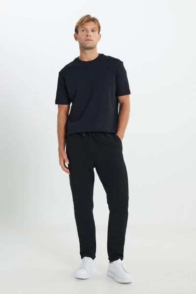 Men's Black Standard Fit Regular Cut Pocketed Stretch Knitted Trousers - 2