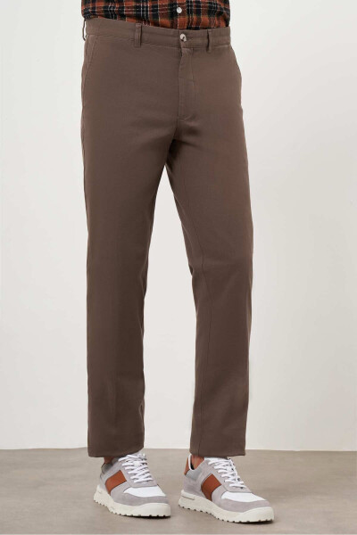 Men's Brown Cotton Side Pocket Dynamic Fit Chino Pants - 22