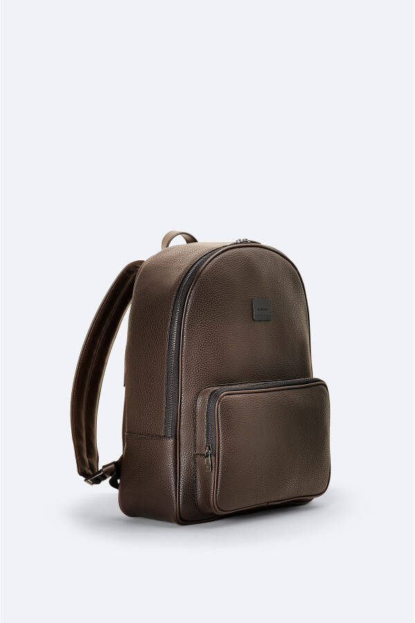 Men's brown zippered backpack A41y9108 - 2