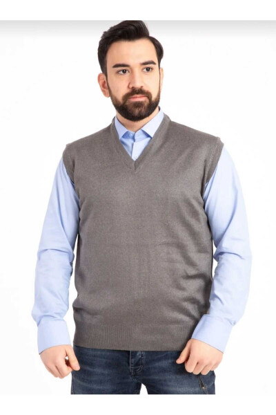 Men's Checkered V-Neck Fine Knit Sweater 
