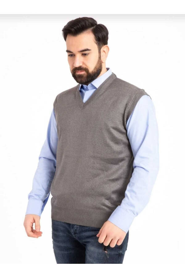 Men's Checkered V-Neck Fine Knit Sweater - 2