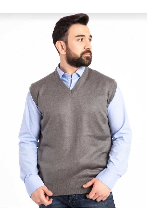 Men's Checkered V-Neck Fine Knit Sweater - 3