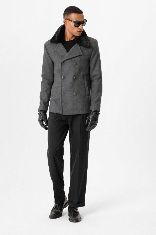 Men's coat with anthracite fur collar and double-breasted closure. - 6