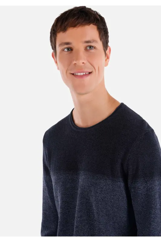 Men's crew neck, navy blue sweater. - 4