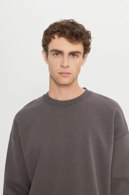 Men's Dark Grey Oversize Fit Loose Cut Cotton Fleece Lined 3 Thread Crew Neck Sweatshirt-Dark Grey - 5