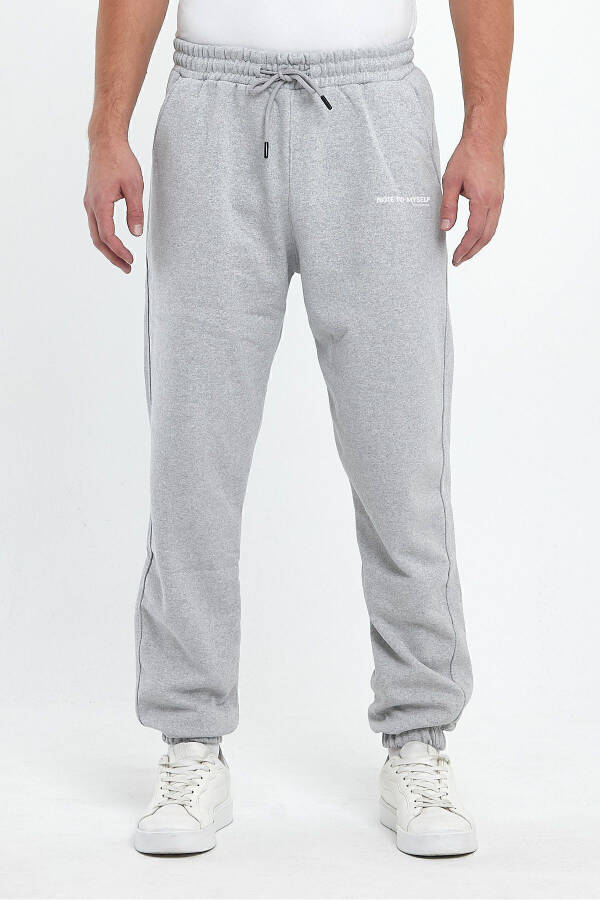 Men's Gray Regular Fit Elastic Waistband Note To Myself Printed Comfortable Cotton Sweatpants - 2