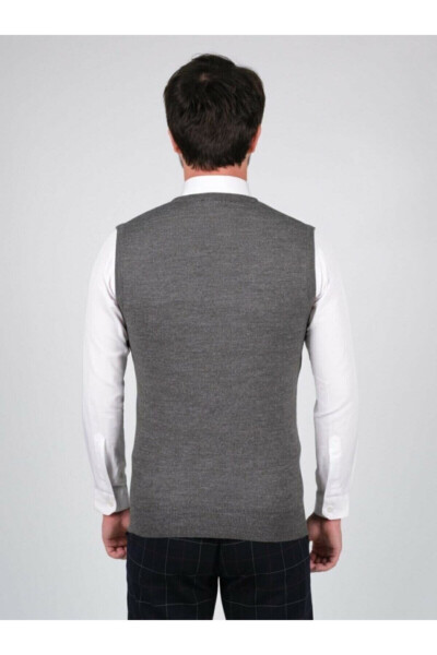 Men's Knit V-Neck Solid Color Winter Sweater with Elastic Waist - 1