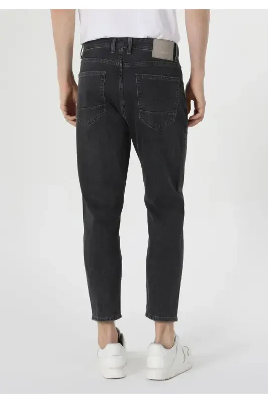 Men's low-rise, skinny fit blue jeans. - 2